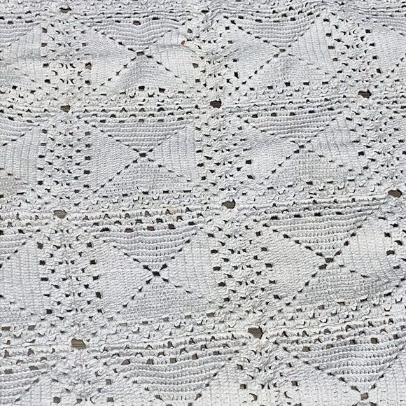 White Crochet heavy rectangular Tablecloth 37 x 44” vintage - Picture 3 of 7